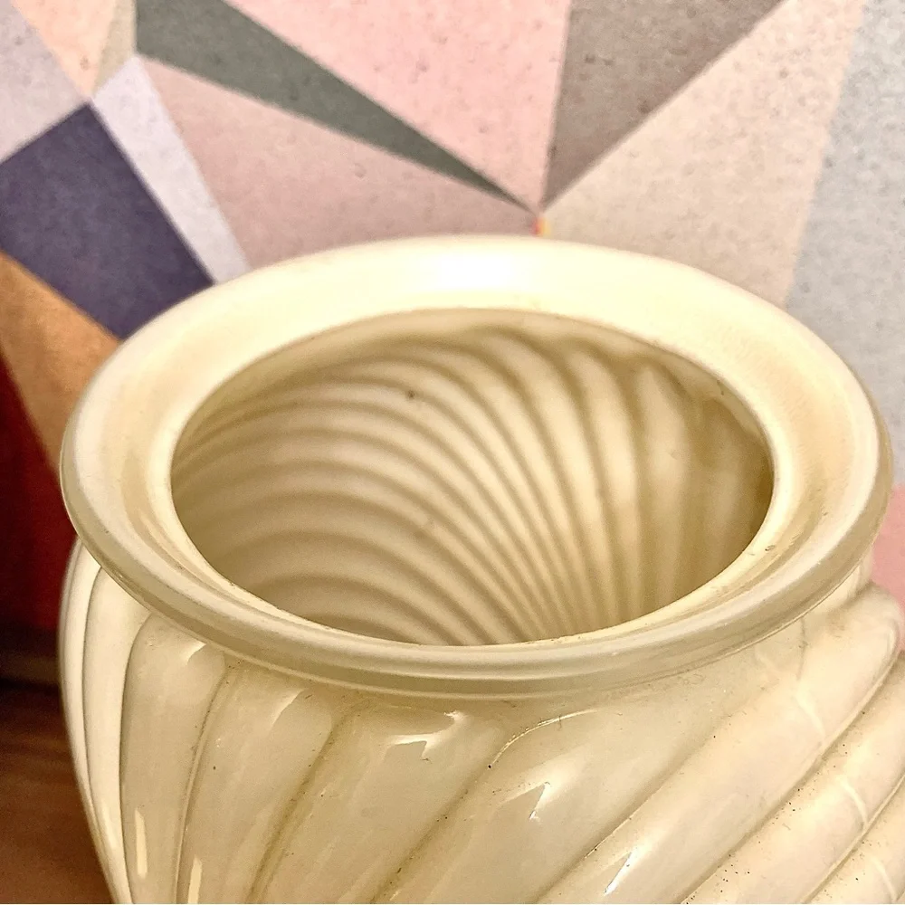 v i n t a g e  :: Large Art Deco Revival Ribbed Draped  Vase - Picture 6 of 15